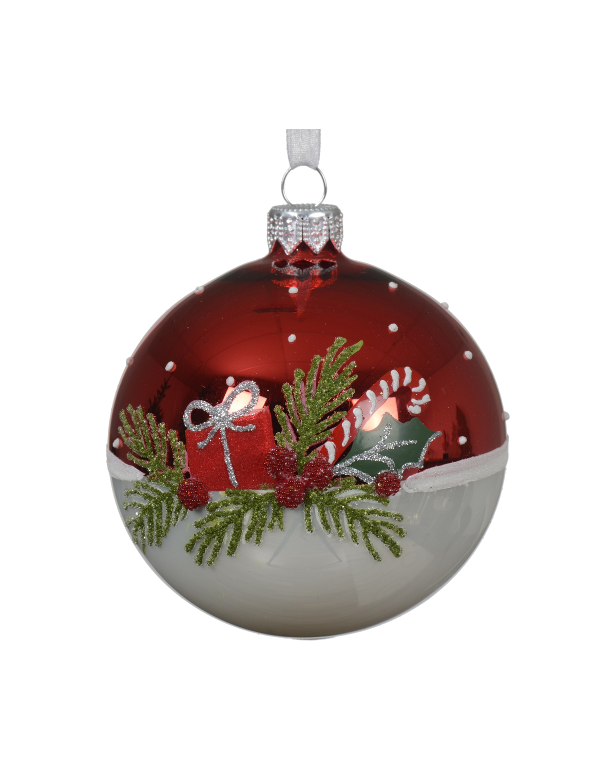 Kerstbal glas 8 cm emaille, tak met cadeautje, kerstrood en winterwit